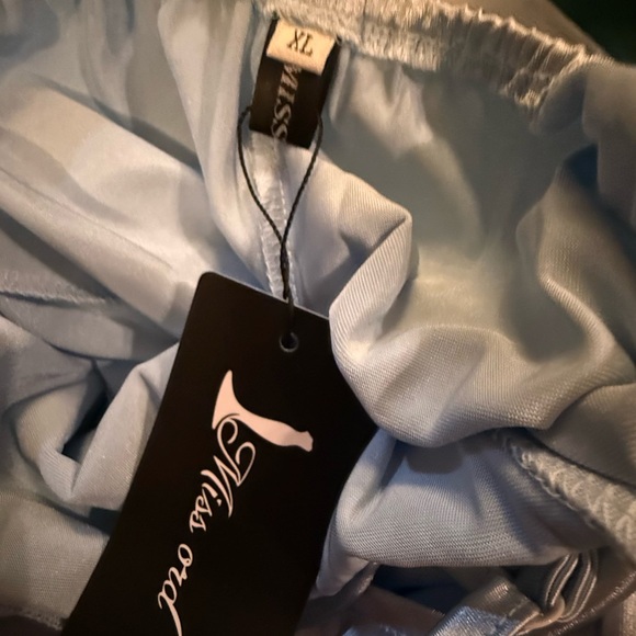 Elegant Light Blue Evening Gown - Picture 4 of 4